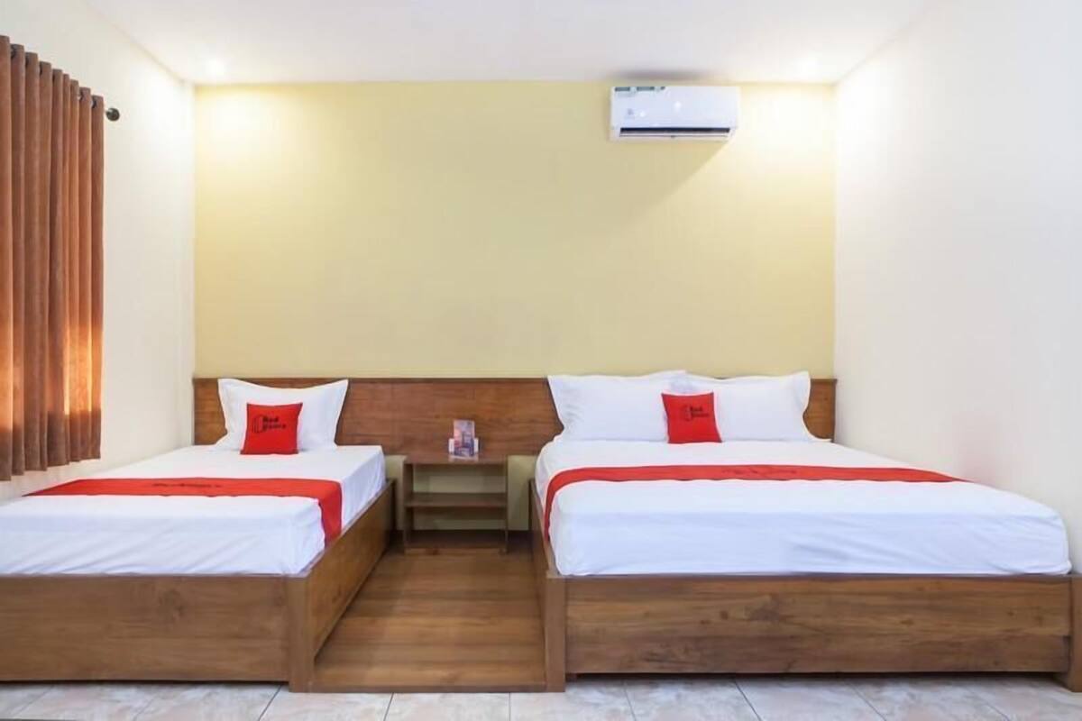 Escritorio, wifi gratis, ropa de cama