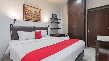 Desk, free WiFi, bed sheets