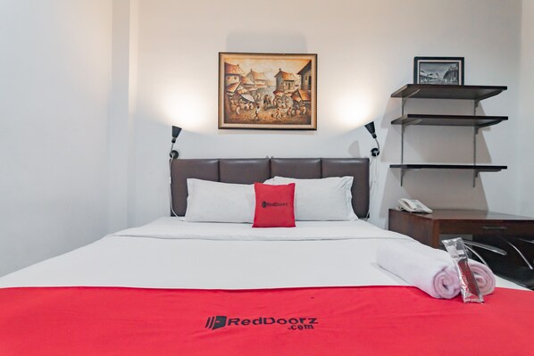 Double Room | Desk, free WiFi, bed sheets