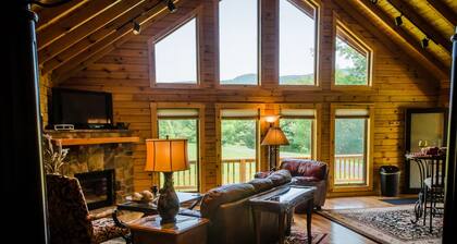 ✧Royale Cabin- KING bed, hot tub, NO CLEANING FEE