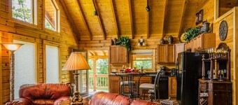 ✧Royale Cabin- KING bed, hot tub, NO CLEANING FEE