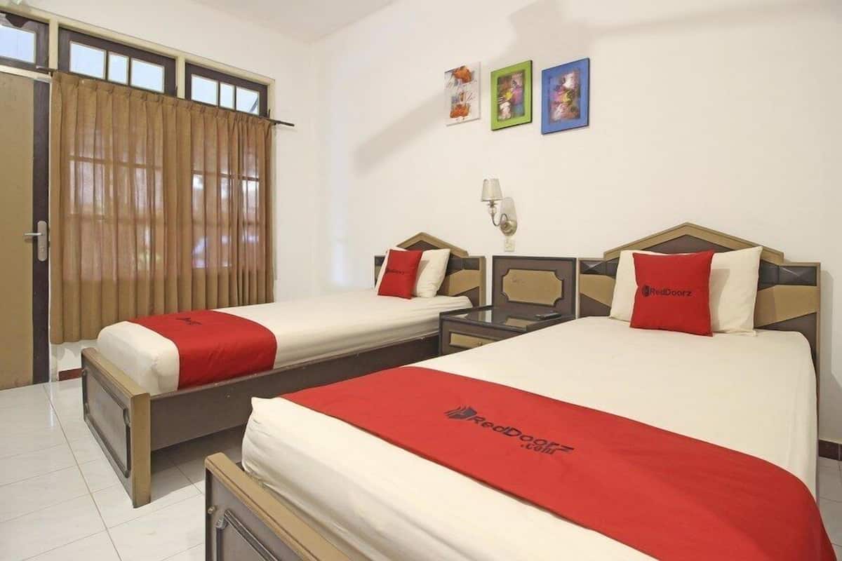 Escritorio, wifi gratis y ropa de cama