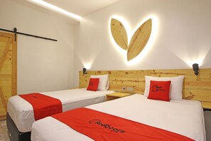 Quarto duplo | Escrivaninha, Wi-Fi de cortesia, roupa de cama