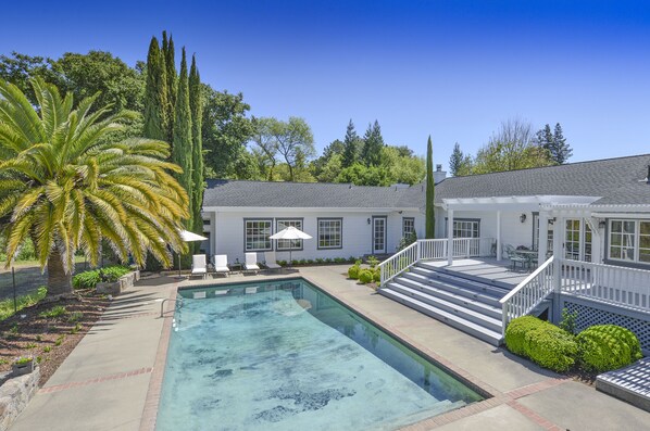 Outdoor pool, a heated pool - St. Helena, walk to town, on vineyard, pool, one acre/private, Permit STR25-001 (St Helena)