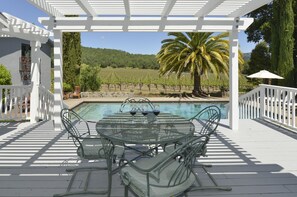 Outdoor dining - St. Helena, walk to town, on vineyard, pool, one acre/private, Permit STR25-001 (St Helena)