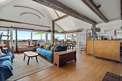 Beachfront on Commercial St w/ Water Views!