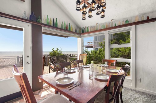 Beachfront on Commercial St w/ Water Views!