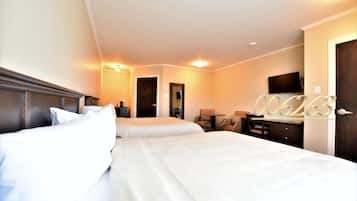 Työpöytä, pimennysverhot, äänieristys, silitysrauta/-lauta