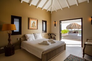 6 bedrooms, desk, iron/ironing board, travel crib - Amazing 360 views over the Caribbean Sea, 12 guests and private pool (Sint Willibrordus)
