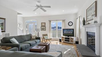 TV a schermo piatto, lettore DVD