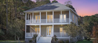 Denne fantastiske 4 soverom Coastal Charmer er bare minutter fra Chincoteague Island, Home of the Wild P