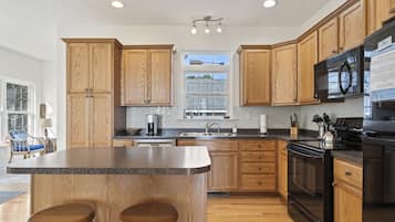 Microwave, coffee/tea maker, cookware/dishes/utensils