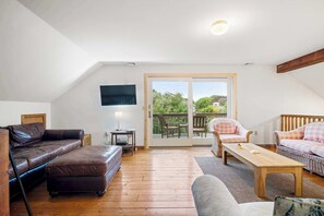 Televisión y oficina 