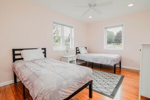 4 bedrooms, WiFi, bed sheets