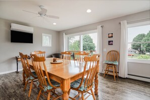 Dining - Beautiful Cottage Overlooking Bear Lake (Bear Lake)