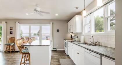 Beautiful Cottage Overlooking Bear Lake