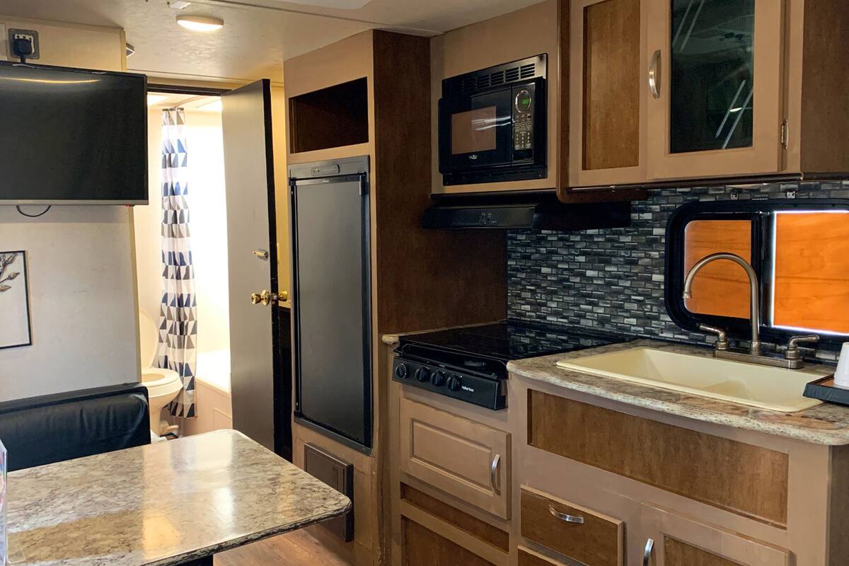 Deluxe beachfront Caravana | Sábanas de algodón egipcio, ropa de cama hipoalergénica y edredón
