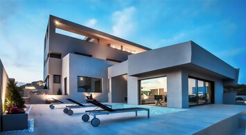  Marathon Blue Villa