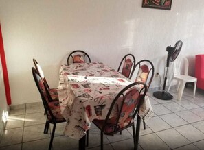 Premier House, Multiple Beds, Non Smoking, Pool View | In-room dining