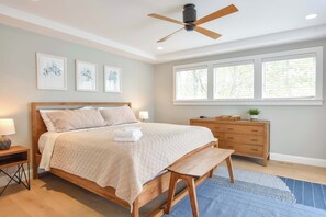 4 bedrooms, iron/ironing board, WiFi, bed sheets