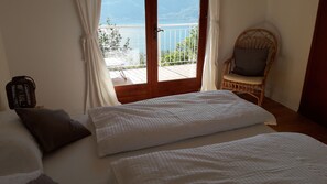 5 bedrooms, free WiFi, bed sheets