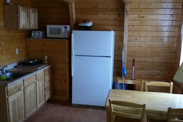 Kylskåp, mikrovågsugn, ugn och spishäll