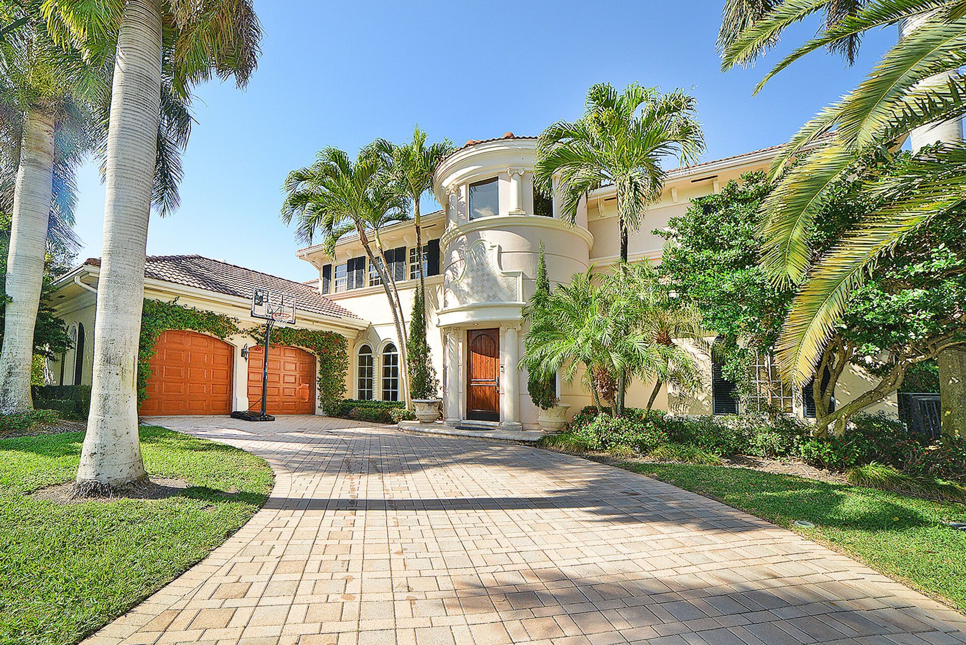 FULL SEASON RENTAL AVAILABLE!!  Amazing Waterfront Views Meets Italian Villa!!