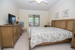 2 bedrooms, desk, iron/ironing board, WiFi