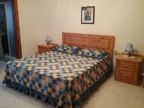 3 chambres, fer et planche à repasser, accès à Internet, literie fournie
