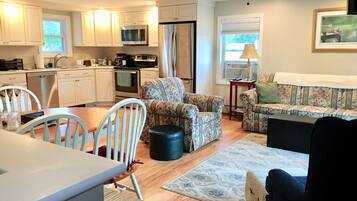 Smart TV, reproductor de DVD, libros y videoteca