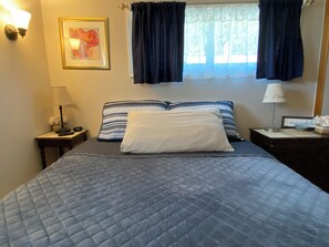 2 slaapkamers, een bureau, een strijkplank/strijkijzer, gratis wifi