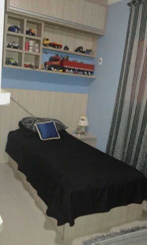 4 bedrooms, iron/ironing board, WiFi, bed sheets - Luxury house in Foz do Iguaçu, with pool, Wi-Fi, 4 parking spaces, sleeps 12, air conditioning, near the city center. (Jardim Panorama II)