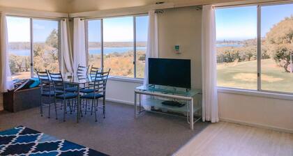 Paradise View - Centre of town with amazing views!