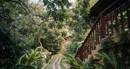 Casa en Petén dentro de Hotel Bolontiku