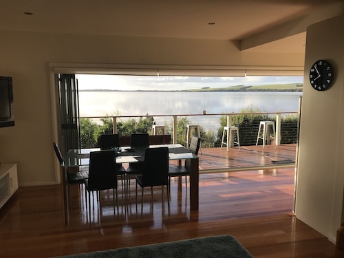 Amazing Ansons Bay Romantic Waterfront Beachhouse