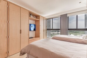 3 habitaciones, escritorio, tabla de planchar con plancha y wifi gratis 