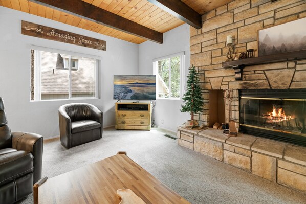 تلفزيون ذكي، مدفأة، مشغل دي في دي