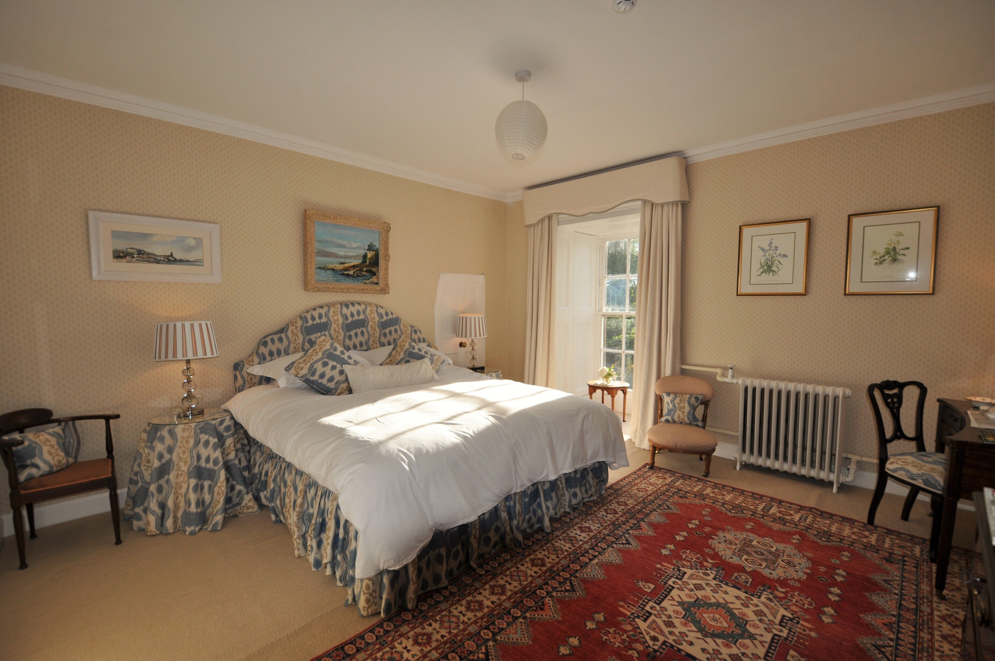 10 habitaciones, caja de seguridad en la habitación y escritorio 