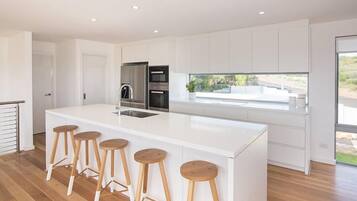 Microwave, oven, dishwasher, coffee/tea maker