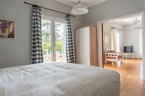3 chambres, fer et planche à repasser, accès Internet, draps fournis