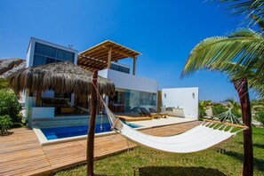 Property grounds - Hermosa casa de dos pisos en Punta Sal, lujosa. (Punta Sal)