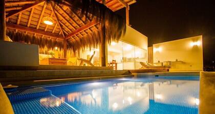 Hermosa casa de dos pisos Ă Punta Sal, lujosa.