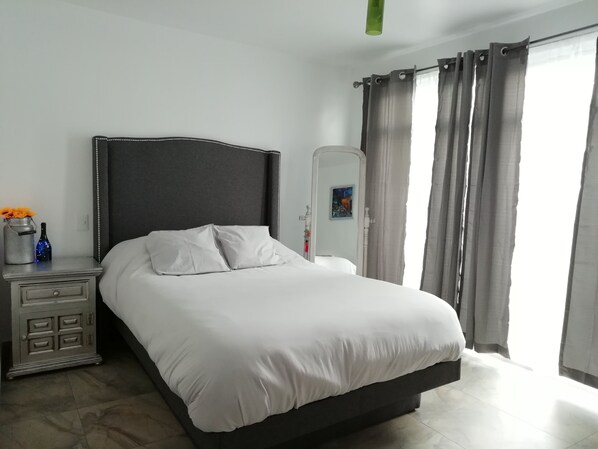 3 bedrooms, desk, iron/ironing board, free WiFi