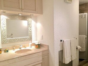 Dusche, Bidet, Handtücher