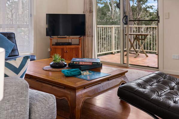 Smart-TV, DVD-Player, Bücher