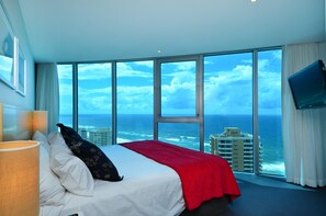2 bedrooms, iron/ironing board, Internet, bed sheets - Wake Up In Paradise, Luxury Surfers Paradise Apt (Surfers Paradise)
