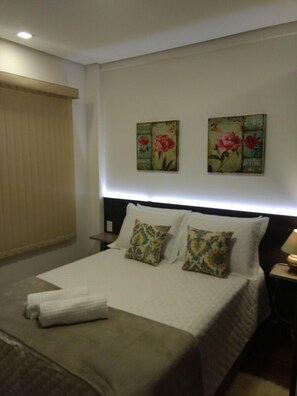 1 bedroom, iron/ironing board, WiFi, bed sheets - BEAUTIFUL, NEW AT 500mt FROM THE STONE CATHEDRAL (Vila Luiza)
