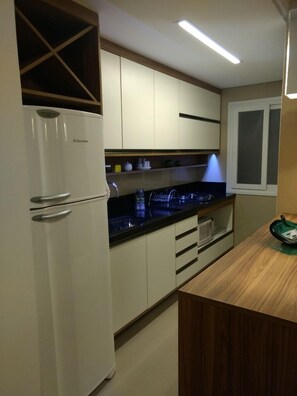 Fridge, microwave, oven, stovetop - BEAUTIFUL, NEW AT 500mt FROM THE STONE CATHEDRAL (Vila Luiza)