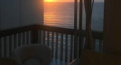 High standard apartment facing the sea.