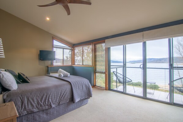 5 bedrooms, desk, iron/ironing board, travel cot